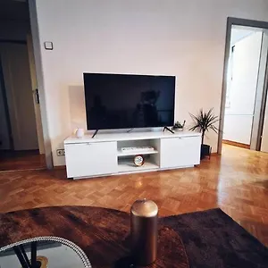  Apartament Schoene 2,5 Mit Balkon Und Parkplatz Austria