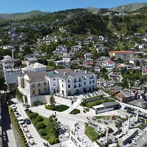 Fantasy מלון Gjirokastër